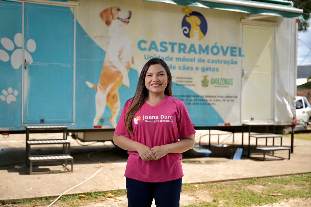 Castramóvel em Novo Airão: Deputada Joana Darc anuncia agendamento presencial no anfiteatro da Praça Municipal