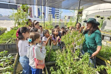 Circuito Ambiental leva estudantes da Prefeitura de Manaus a vivenciar prática sobre meio ambiente em shopping da cidade