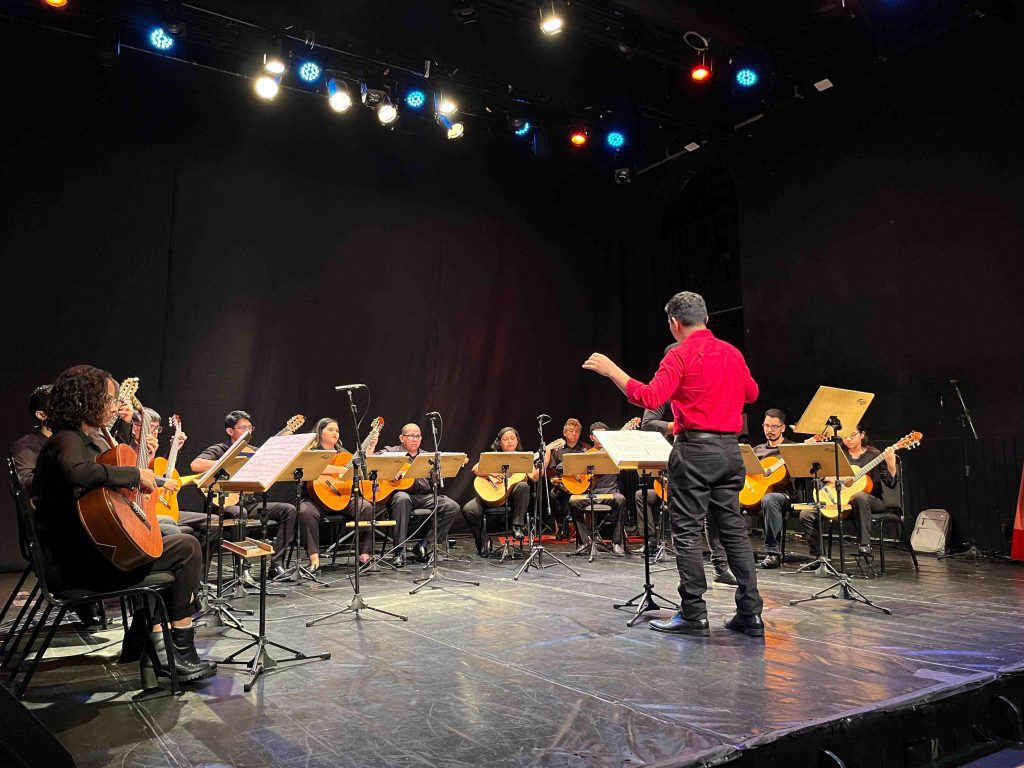 “Amor em Canções”: Camerata de Violões e Canto Popular encantam o público em concerto no Teatro da Instalação