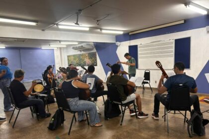 ‘Amor em Canções’ une vozes e violões do Liceu de Artes em apresentação gratuita no Teatro da Instalação