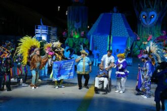 Batalha dos bois-bumbás marca a última noite do 67º Festival Folclórico do Amazonas