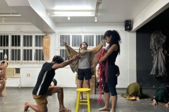 ‘A Memória da Pedra’: Grupo Experimental do Liceu leva ritual cênico ao palco do Teatro Amazonas