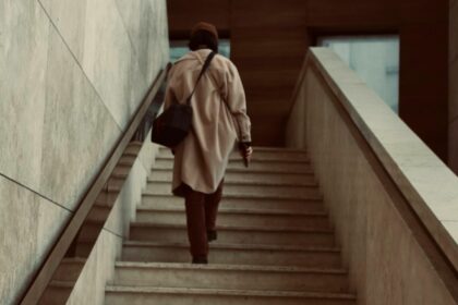 Crescer Dói, Mas Vale a Pena: O Valor de Cada Degrau na Caminhada Cristã