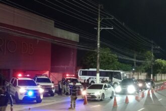 Detran-AM remove dois carros envolvidos em ‘racha’ na zona oeste de Manaus