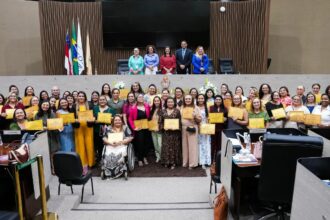 Em Reunião Solene, Câmara Municipal de Manaus homenageia profissionais da Educação pelo Dia Nacional do Pedagogo