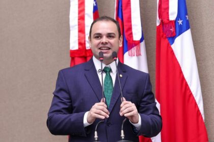 Em data dedicada à ciência, presidente Roberto Cidade celebra política de incentivo à pesquisa nas escolas