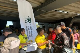 Trânsito Seguro: FVS-RCP leva prevenção ao pit stop para motociclistas no Sambódromo de Manaus