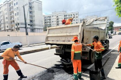 PMM intensifica recuperação asfáltica em ruas no bairro Flores