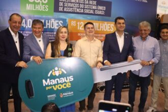 Jander Lobato participa do lançamento do programa ‘Manaus por Você’ com entrega de veículos para assistência social