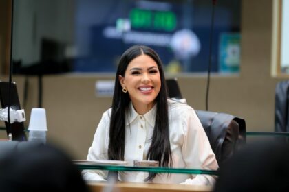 Leis de Mayra Dias impulsionam avanços na educação do Amazonas