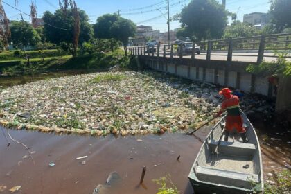 Prefeitura intensifica limpeza da orla de Manaus