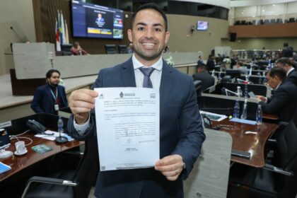 Marco Castilhos conquista aprovação de emenda que amplia apoio escolar a alunos com deficiência em Manaus