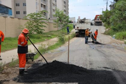 PMM realiza manutenção asfáltica no Novo Aleixo