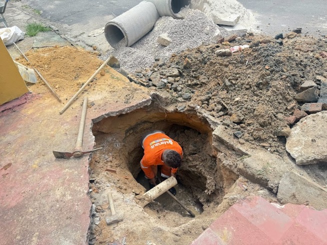 Prefeitura recupera sistema de drenagem no bairro Lírio do Vale
