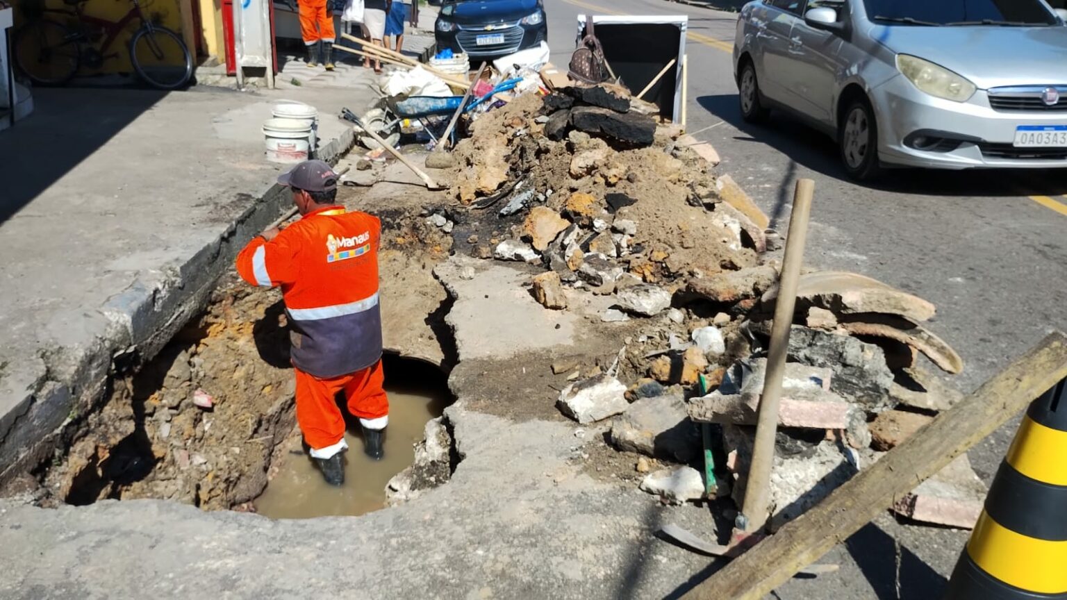 Prefeitura de Manaus executa obra emergencial e evita comprometimento em rede de drenagem no bairro Compensa