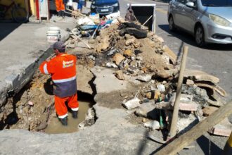 Prefeitura de Manaus executa obra emergencial e evita comprometimento em rede de drenagem no bairro Compensa