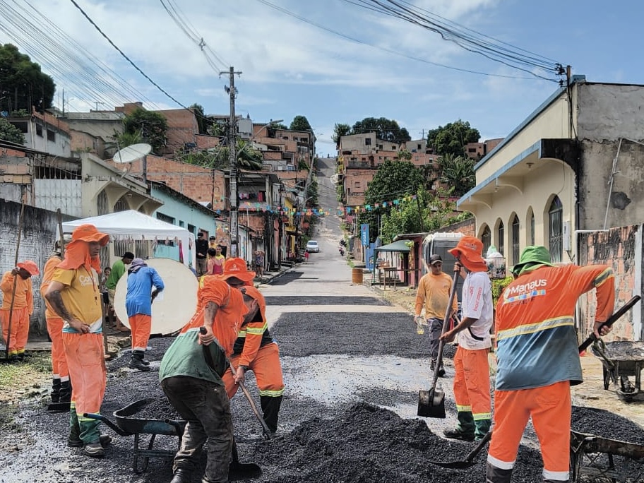 Prefeitura de Manaus intensifica recuperação viária no bairro Colônia Santo Antônio