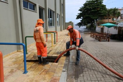 Prefeitura de Manaus realiza manutenção em caixa coletora e reforça infraestrutura no centro histórico