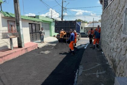 Prefeitura de Manaus realiza serviço de pavimentação no bairro Japiim