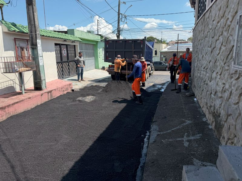 Prefeitura de Manaus realiza serviço de pavimentação no bairro Japiim