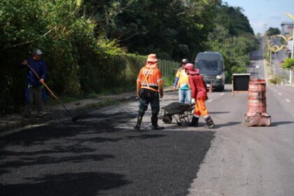 Prefeitura de Manaus realiza recuperação asfáltica em grande avenida do bairro Cidade de Deus