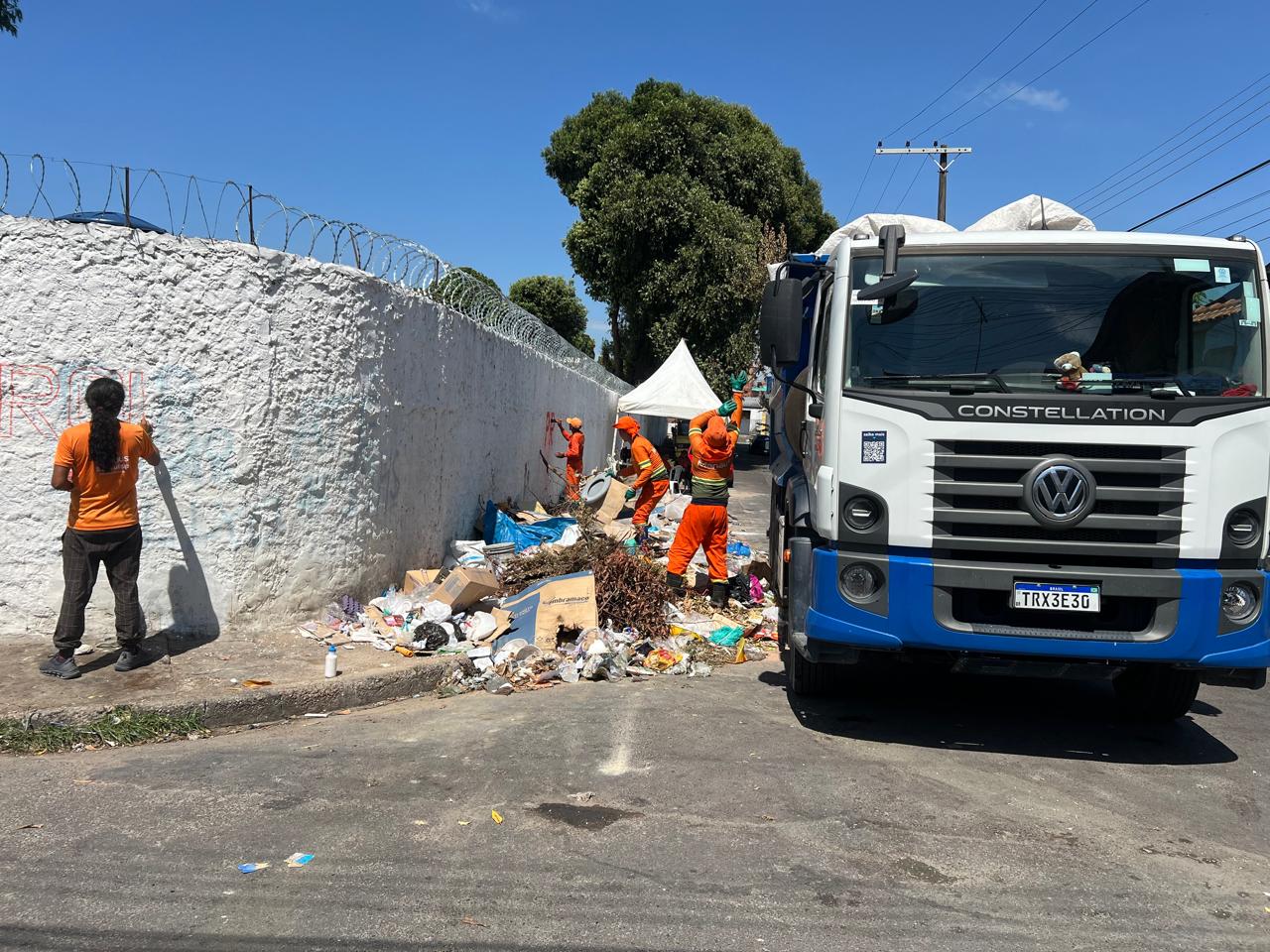 Prefeitura intensifica limpeza e mobilização no bairro Japiim para acabar com lixeira irregular no entorno de UBS