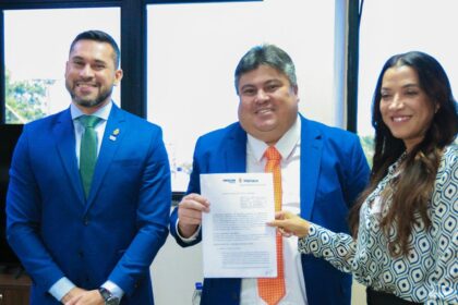 Presidente David Reis assina termo para reforçar defesa do consumidor em Manaus