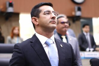 Pedido do vereador Saimon Bessa resulta em reparo de cratera no Parque das Laranjeiras