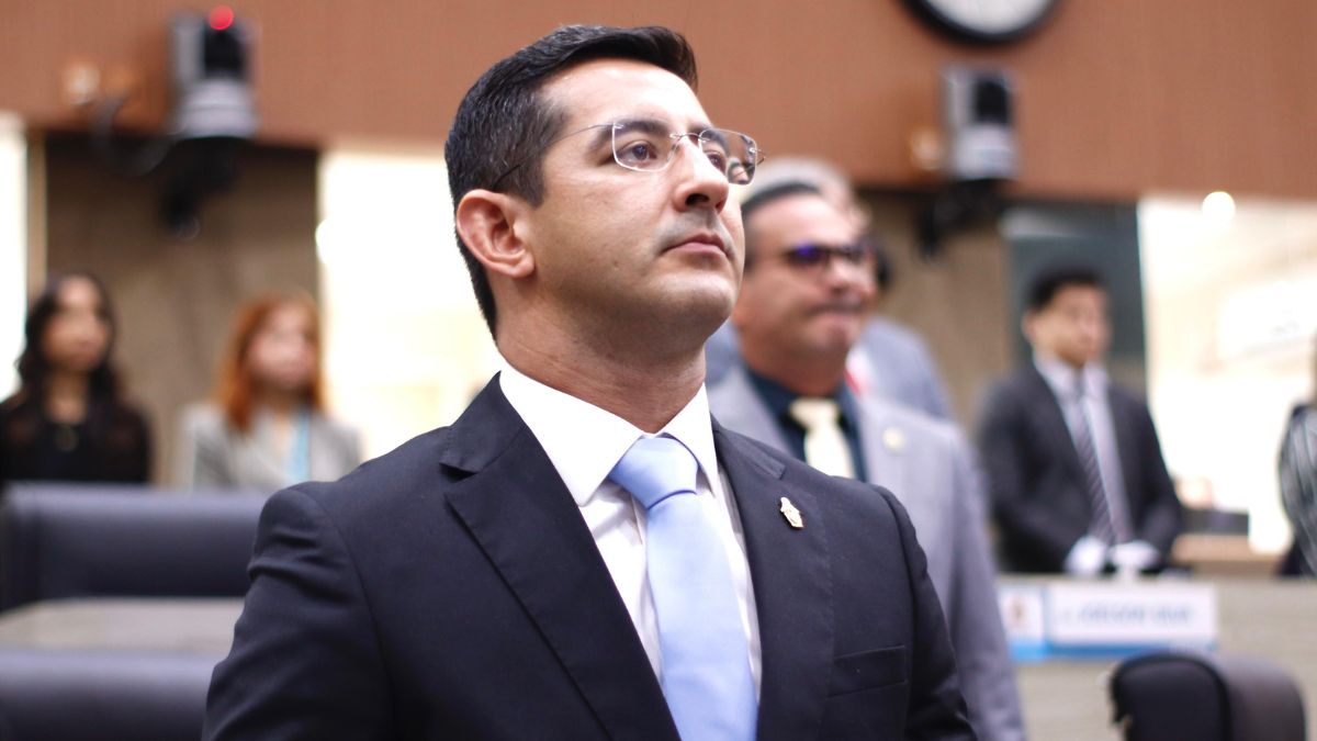 Pedido do vereador Saimon Bessa resulta em reparo de cratera no Parque das Laranjeiras