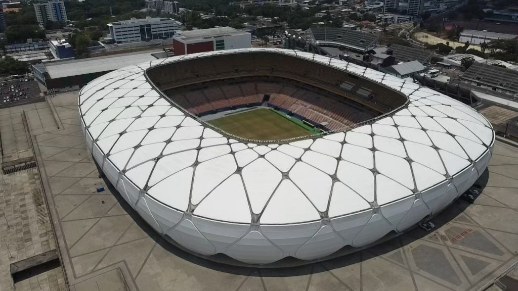 Arena da Amazônia recebe evento com nomes históricos do futebol brasileiro