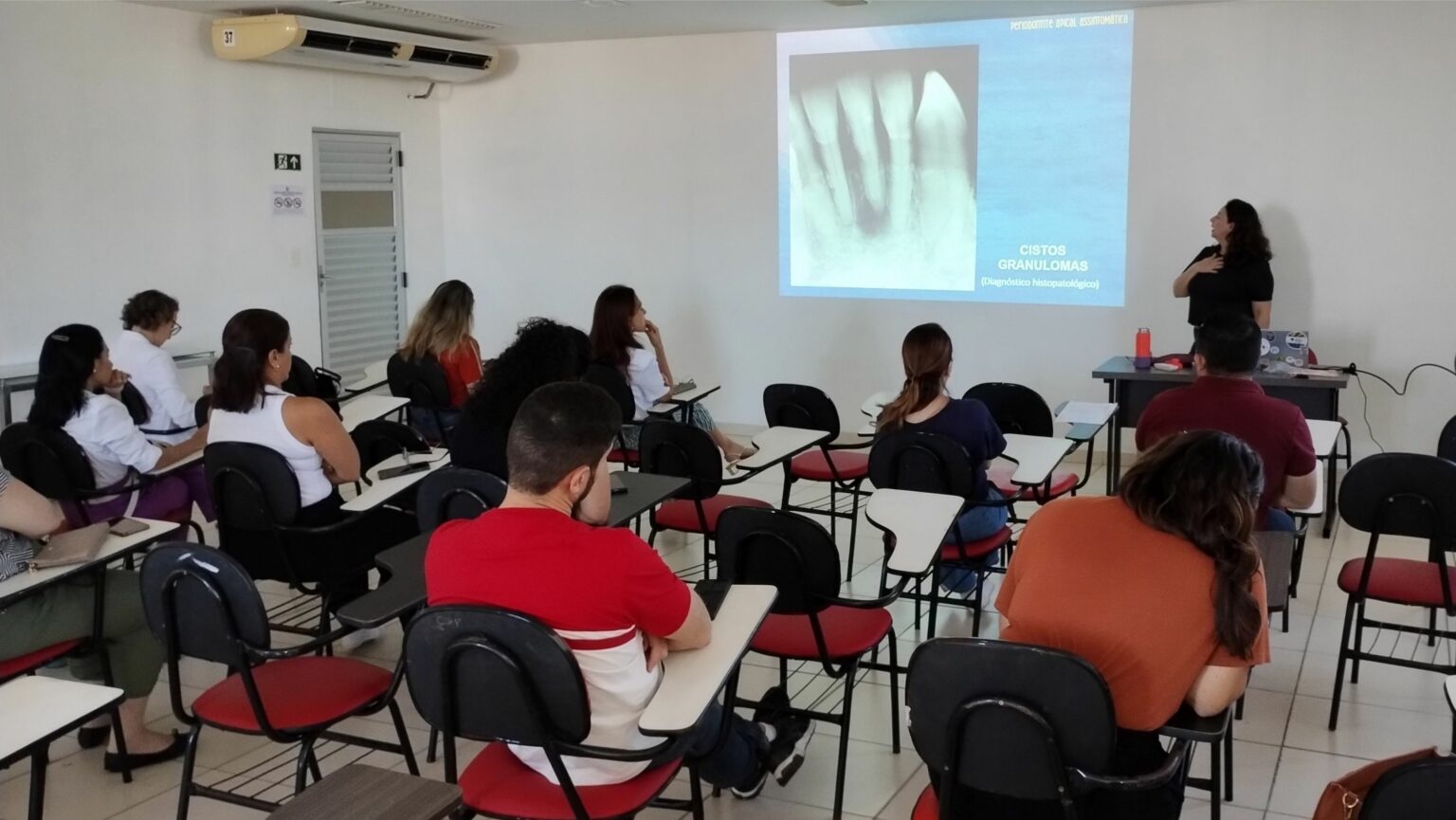 Capacitação em tratamento de canal para cirurgiões-dentistas