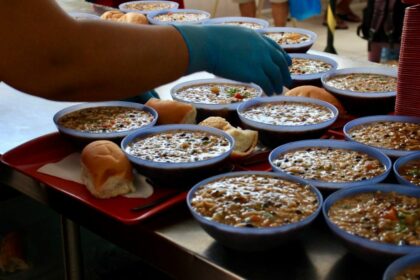 Sopas são refeições nutritivas e versáteis servidas nas cozinhas populares do programa Prato Cheio