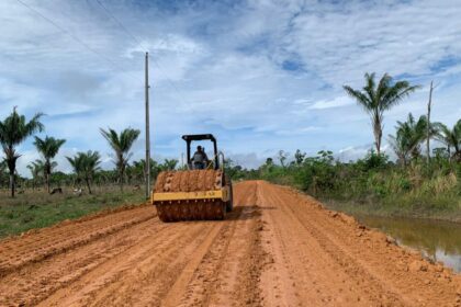 No Careiro da Várzea, Governo do Amazonas executa a pavimentação do ramal Sissaíma