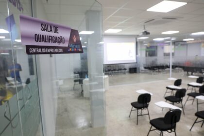 Prefeitura de Manaus oferece oficina gratuita ‘Segredos do Alisamento’