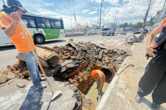 Obras de drenagem profunda no bairro Compensa