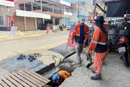 Limpeza de caixas coletoras no bairro Cidade de Deus