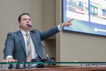 TCE-AM acata representação de Wilker Barreto e suspende chamamento público de R$ 1,4 bilhão para gestão do Hospital Platão Araújo