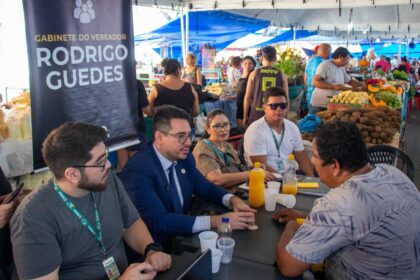Rodrigo Guedes realiza mais uma edição do ‘Gabinete na Rua’ na Feira da Aparecida