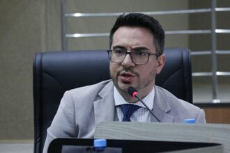 Rodrigo Guedes cobra conclusão da reforma da Feira da Aparecida