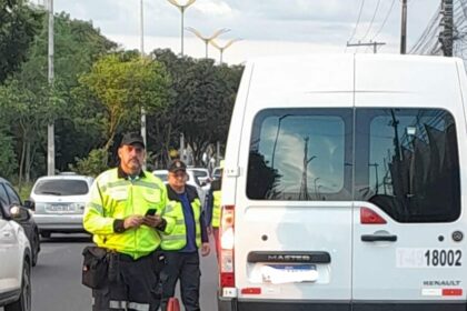 Prefeitura de Manaus realiza operação ‘Transporte Legal’ e apreende veículos clandestinos na avenida do Turismo