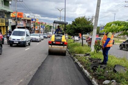 Recuperação asfáltica e leva melhorias à avenida Max Teixeira