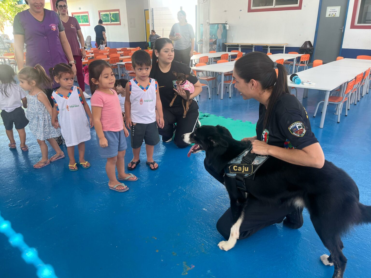 Creche da Prefeitura de Manaus recebe ação da Cinoterapia