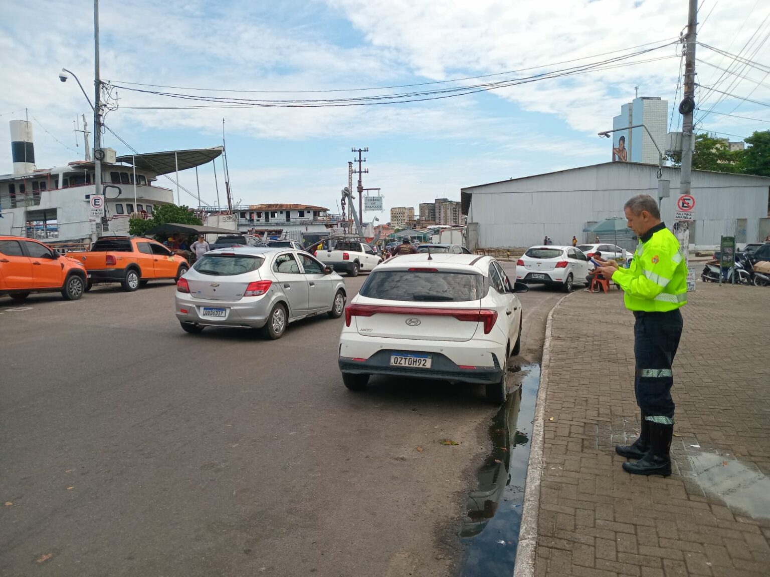 Prefeitura intensifica ações de fiscalização e ordenamento do trânsito em todas as zonas de Manaus nesta segunda-feira