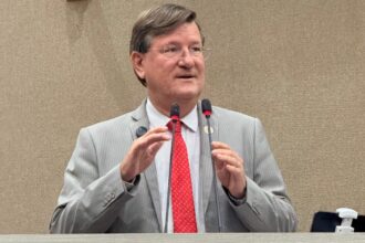 Zé Ricardo comemora aprovação de emenda que permite aumento real aos servidores municipais