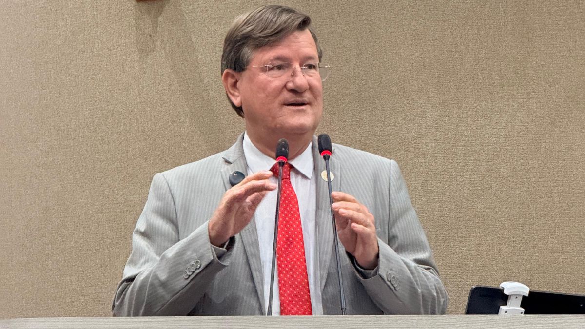 Zé Ricardo comemora aprovação de emenda que permite aumento real aos servidores municipais