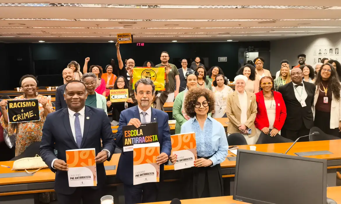 Câmara recebe mais de 400 propostas antirracistas para o novo Plano Nacional de Educação