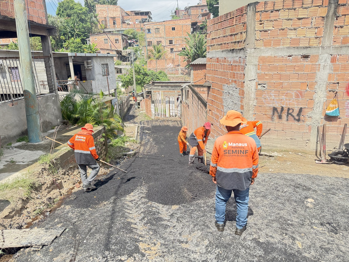 PMM asfalta pela primeira vez na comunidade Novo Reino