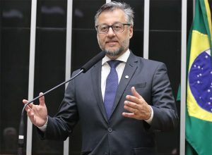 Comissão aprova projeto para garantir contrato em braile para pessoa com deficiência visual