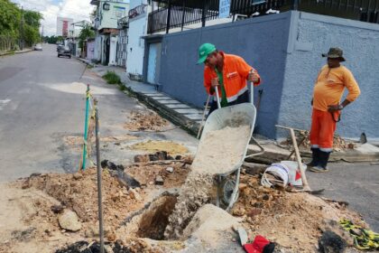 Prefeitura recupera rede de drenagem na rua Tiradentes