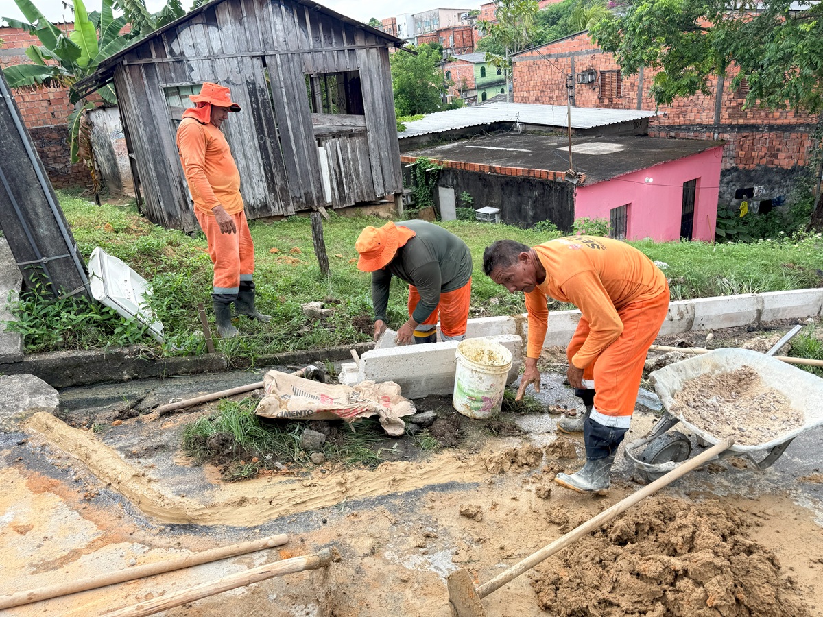 PMM executa obra de drenagem superficial no bairro da Paz